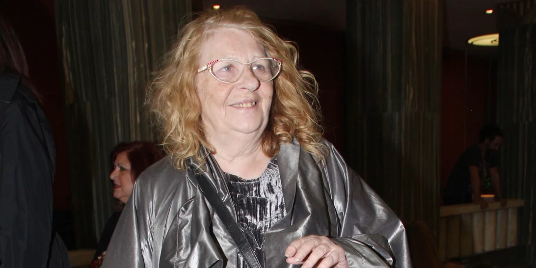 Σε κλίμα θλίψης η κηδεία της Άννας Παναγιωτοπούλου | Κάτια Δανδουλάκη και Μίρκα Παπακωνσταντίνου από τις πρώτες που έφτασαν