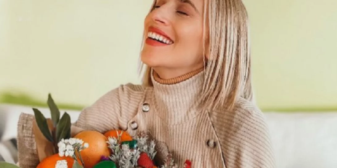 Νάντια Μπουλέ | Το φύλο και το όνομα του μωρού, τα κιλά της εγκυμοσύνης στον 7ο μήνα και η ανανέωση του hair look της