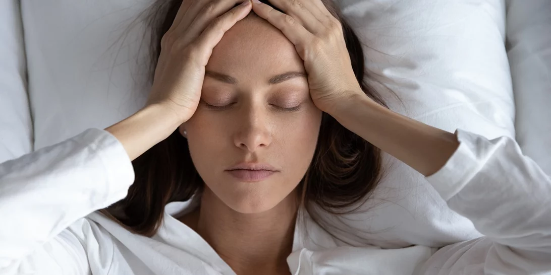 4 καθημερινές συνήθειες που είναι πιθανό να ευθύνονται για τους πονοκεφάλους σου