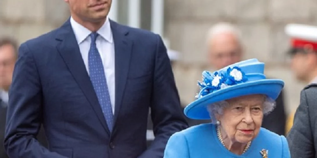 Η βασίλισσα και ο μελλοντικός βασιλιάς | Το βλέμμα αγάπης του William στη γιαγιά του