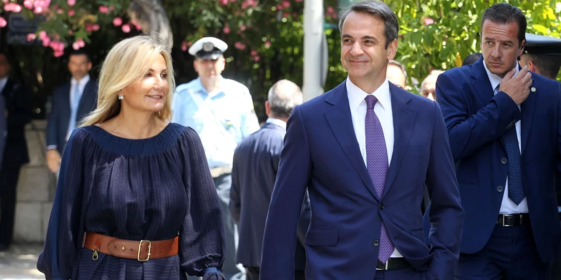 Μαρέβα Μητσοτάκη | Η minimal chic εμφάνισή της στη συνάντηση με τον βασιλιά Κάρολο στο κάστρο του Windsor