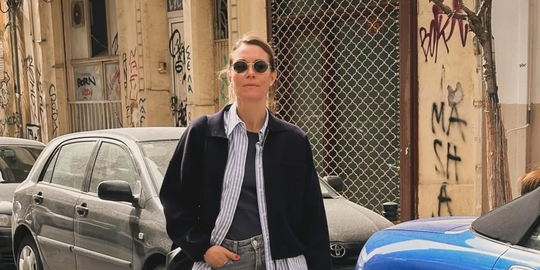 Η Βίκυ Καγιά συνδύασε το διαχρονικό φόρεμα της άνοιξης και του καλοκαιριού με τα πιο cool παπούτσια