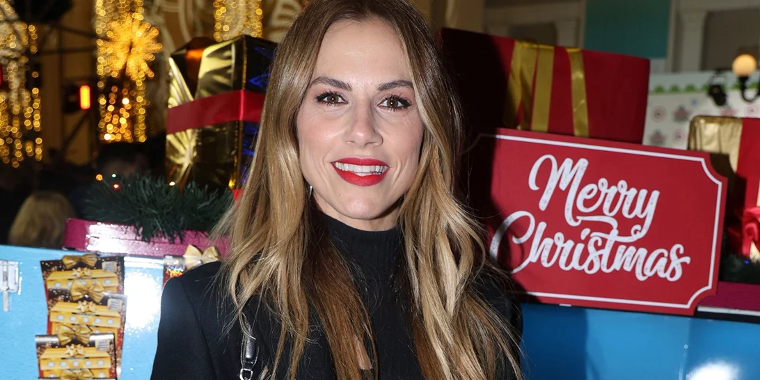 Ο 17χρονος γιος της Ντορέττας Παπαδημητρίου στόλισε για τα Χριστούγεννα & είναι πιο... ψηλός και από το δέντρο!