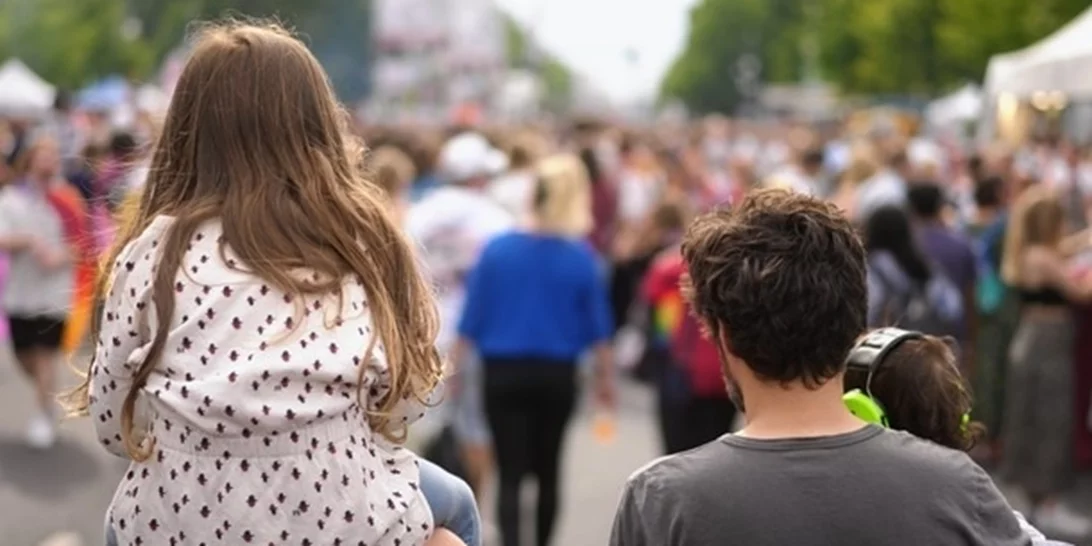 Να πάω με τα παιδιά μου στην πορεία για τα Τέμπη;- Η απάντηση της ψυχολόγου