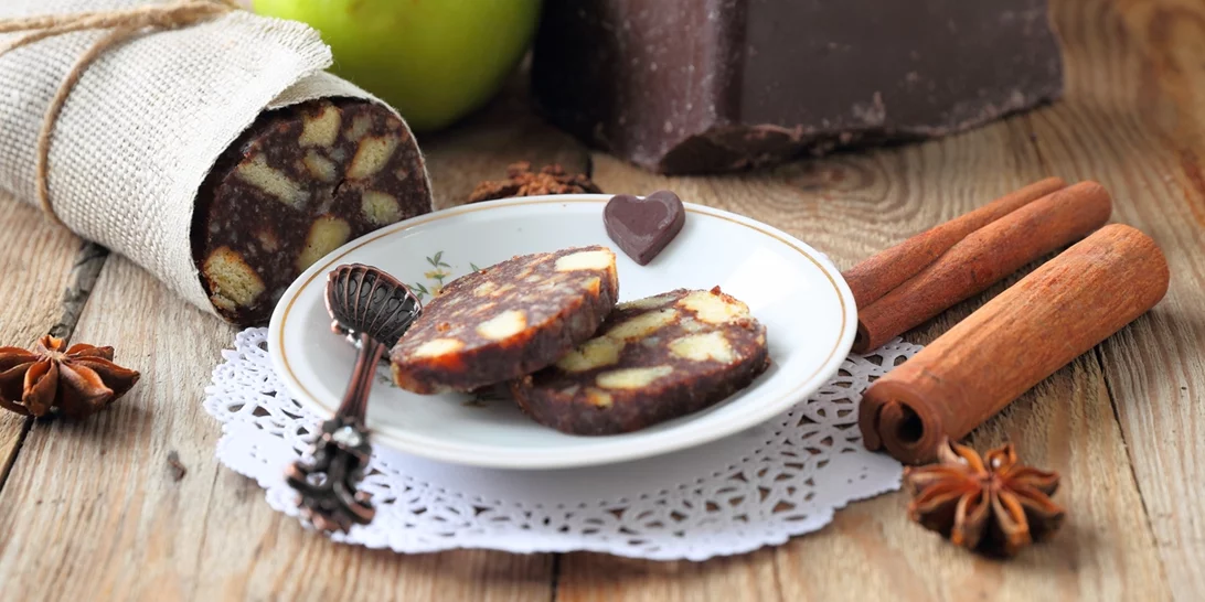 Σοκολατένιο μωσαϊκό του ονείρου με γιαούρτι | Η light εκδοχή με 4 μόνο υλικά από τον Δημήτρη Μακρυνιώτη