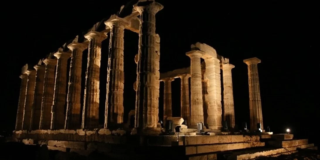 Εντυπωσιακός ο νέος φωτισμός του ναού του Ποσειδώνα στο Σούνιο