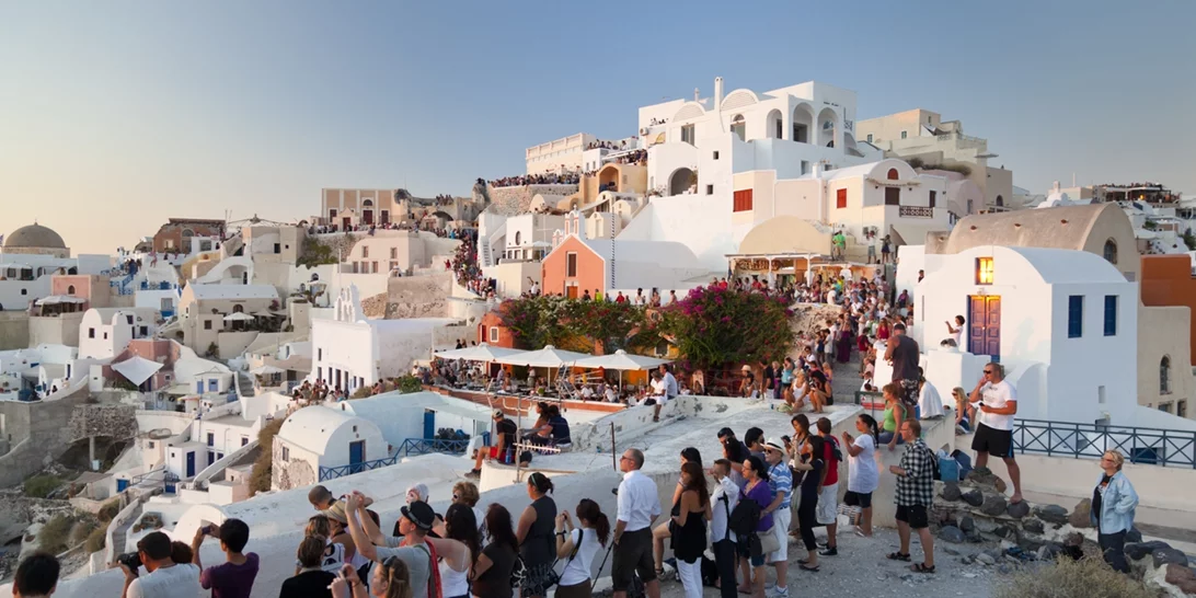 Κίνημα "Tourists go home" | Οι λαοί των δημοφιλών προορισμών, όπως η Ελλάδα, δεν θέλουν άλλους τουρίστες