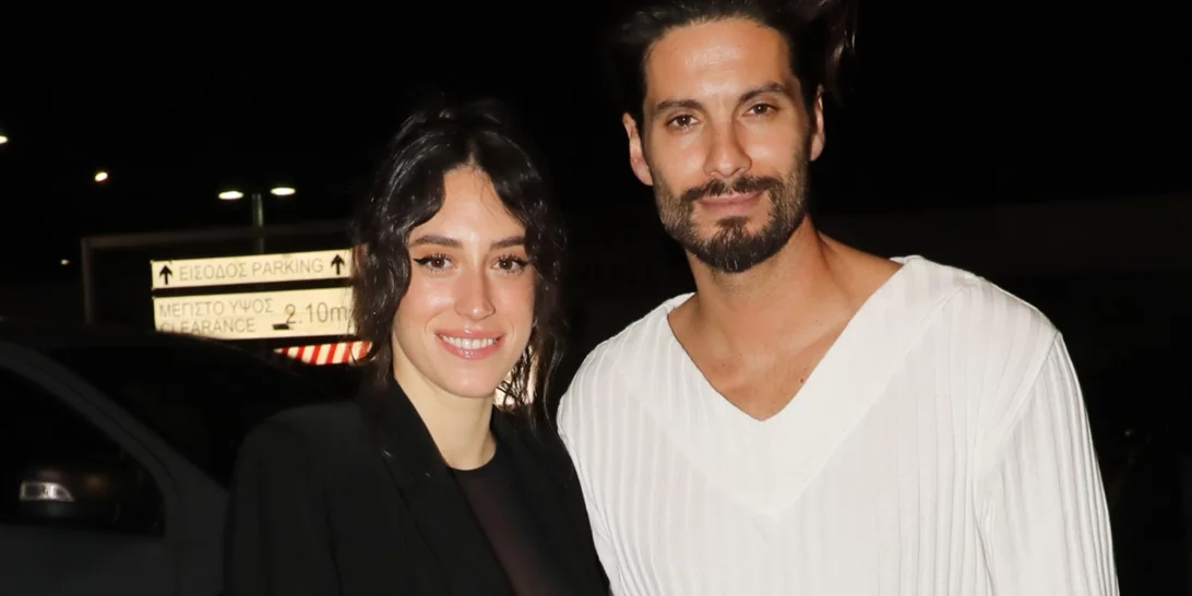 Γιώργος Καράβας - Ραφαέλα Ψαρρού | Στόλισαν το χριστουγεννιάτικο δέντρο τους σε μία cozy γωνιά του σπιτιού τους