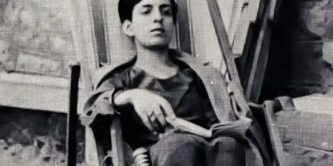 "Μόνο γιατί μ' αγάπησες" | Ένα από τα πιο σημαντικά ερωτικά ποιήματα της Μαρίας Πολυδούρη