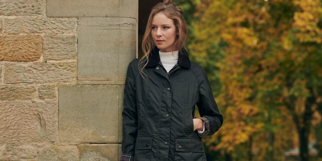 Ανακαλύψαμε το Barbour μπουφάν που θα σε συντροφεύσει όλο τον χειμώνα και ταιριάζει με τα πάντα