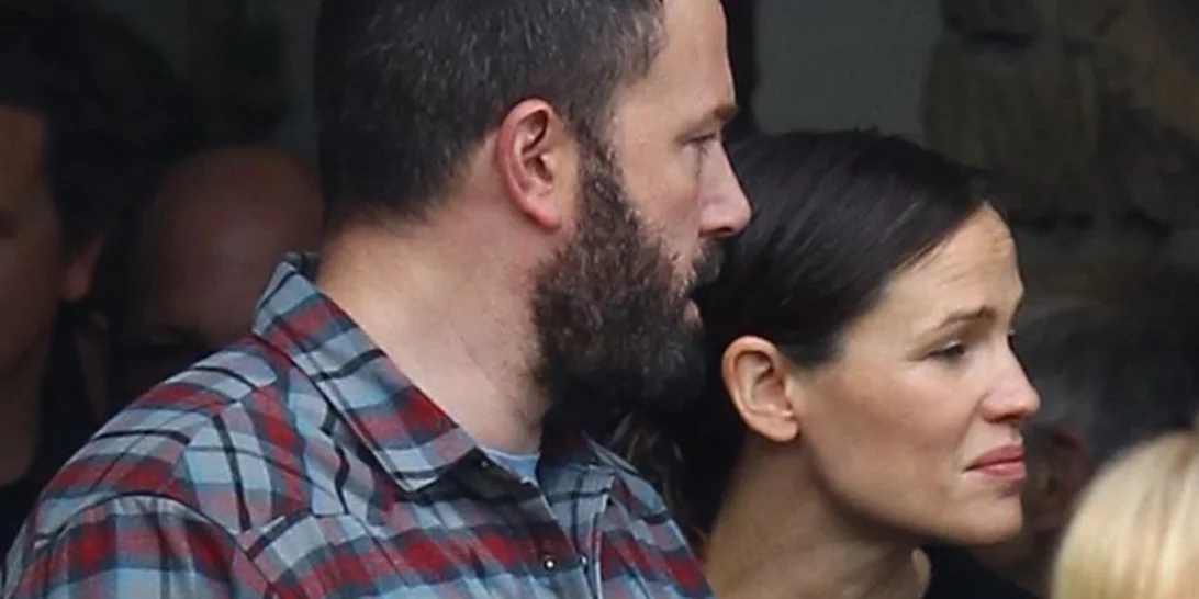 Ξανά μαζί με την πρώην σύζυγό του ο Ben Affleck | Η φωτογραφία που της ψιθυρίζει στο αφτί