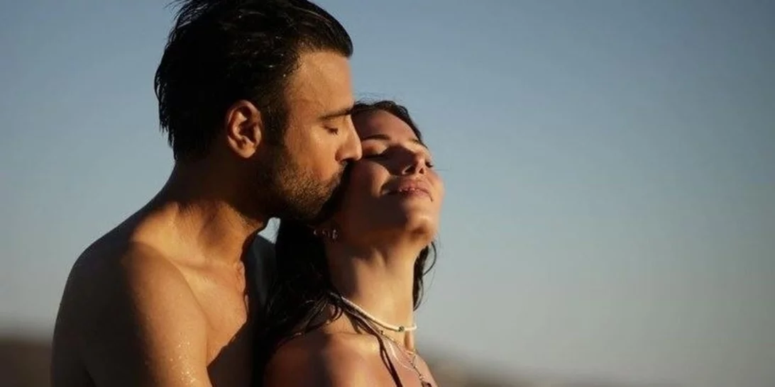 Ο Αντρέας Γεωργίου απαθανατίζει τη Σιμώνη Χριστοδούλου στις διακοπές τους, λίγο πριν υποδεχτούν το πρώτο του παιδί