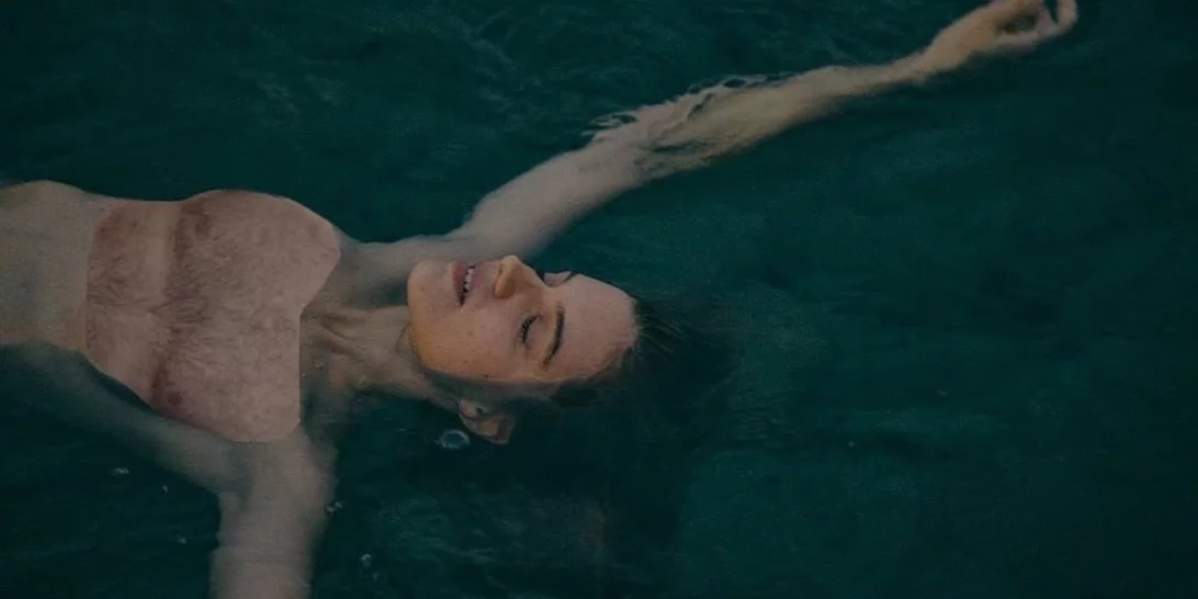 "Μπορείς να δείξεις τα πάντα, σε όποιο πόζα θέλεις, αρκεί να μη φανούν οι θηλές του γυναικείου στήθους' | Η Νατάσα Εξηνταβελώνη και η υποκρισία των social media