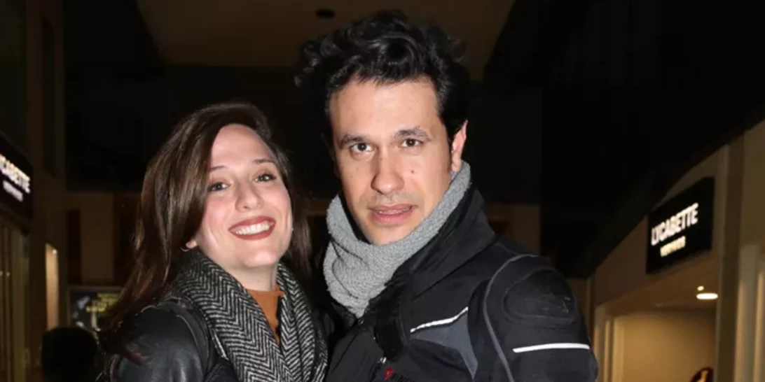 Ορφέας Αυγουστίδης | Φωτογραφίζει τη σύντροφό του, Γεωργία, να νανουρίζει τον γιο τους