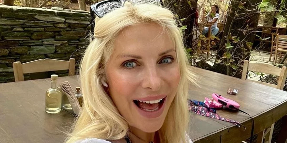 Η Ελένη Μενεγάκη πηγαίνει για μπάνιο στη θάλασσα | Το κλικ λίγο πριν τη βουτιά