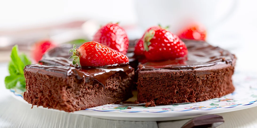 Το πιο υπερ-σοκολατένιο γλυκό ψυγείου με 2 μόνο υλικά που θα λατρέψεις | Η πανεύκολη συνταγή του Δημήτρη Μακρυνιώτη