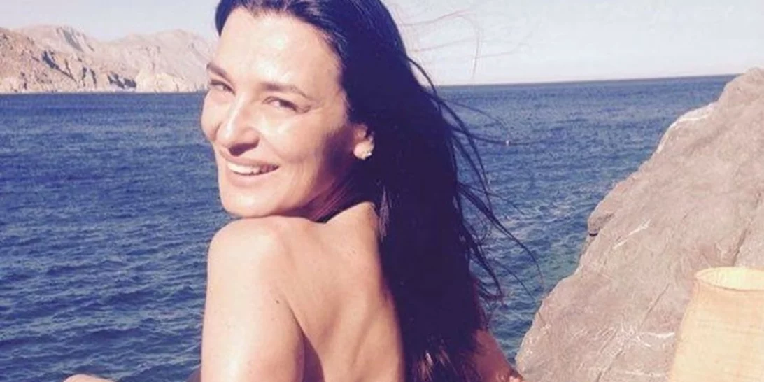 8 διάσημες Ελληνίδες άνω των 50 ετών ποζάρουν με μαγιό