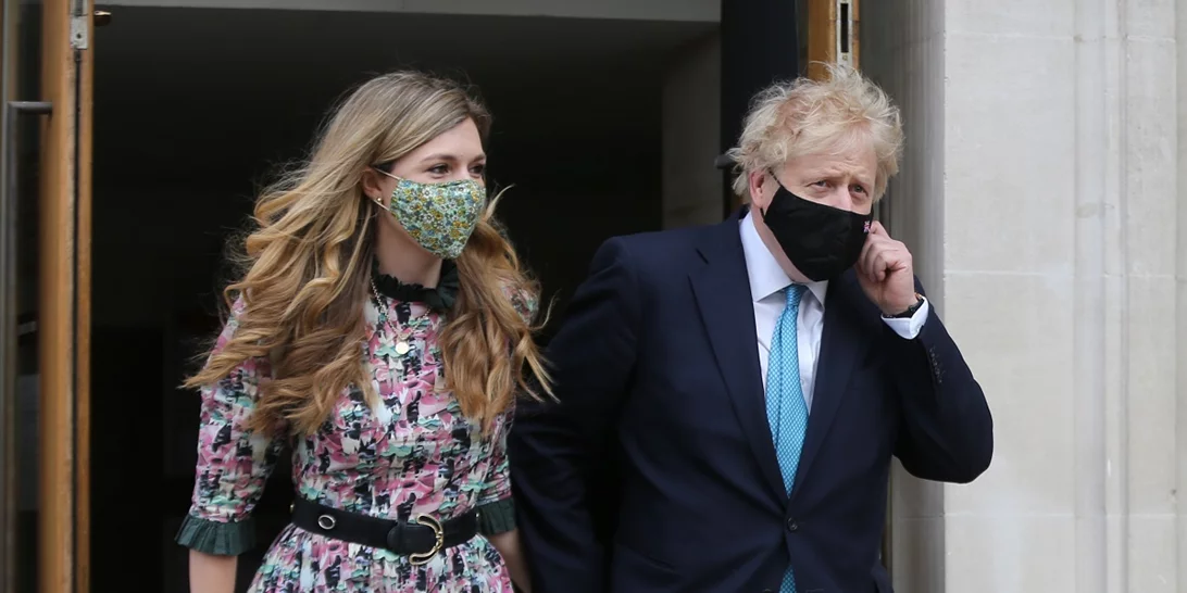 Ο Boris Johnson παντρεύτηκε κρυφά την κατά 23 χρόνια νεότερή του Carrie Symonds
