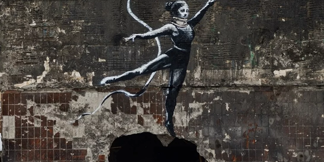 Συγκινούν οι νέες τοιχογραφίες του Bansky στην Ουκρανία