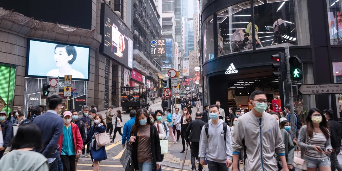 Πρέπει να ανησυχούμε με την εξέλιξη της πανδημίας στην Κίνα; - Ο Ηλίας Μόσιαλος εξηγεί