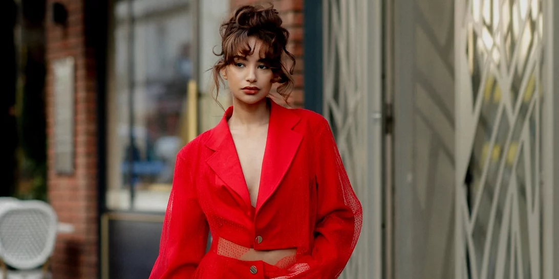 Οι μοντέρνοι τρόποι για να φορέσεις το κόκκινο καλσόν το 2024