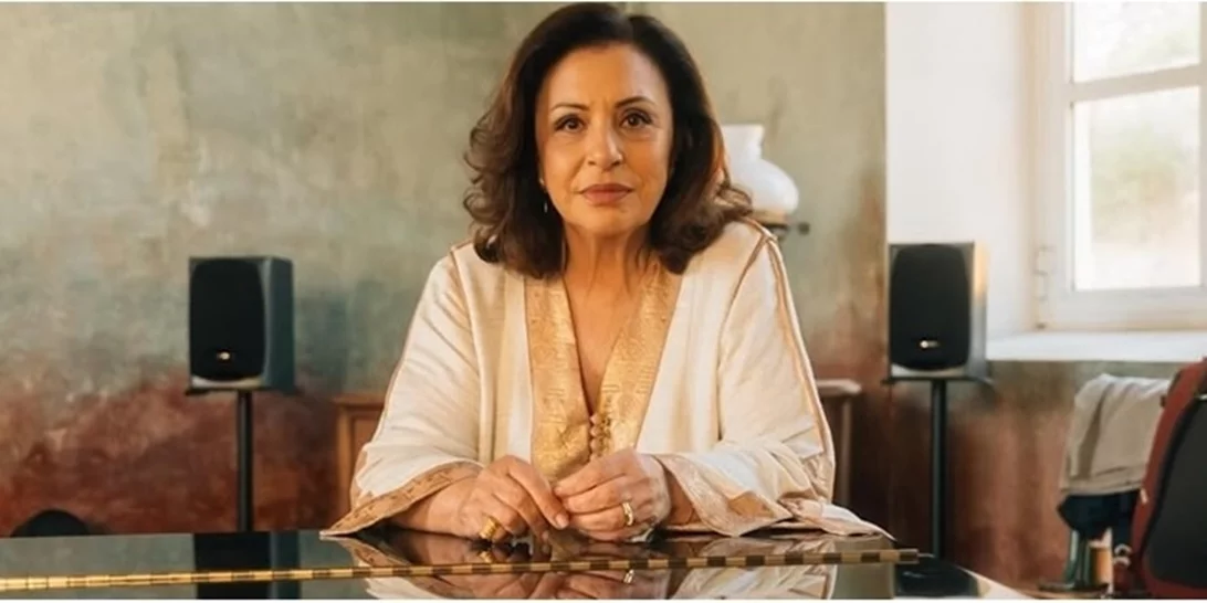 Χάρις Αλεξίου | Το σπάνιο φωτογραφικό στιγμιότυπο από την παιδική της ηλικία