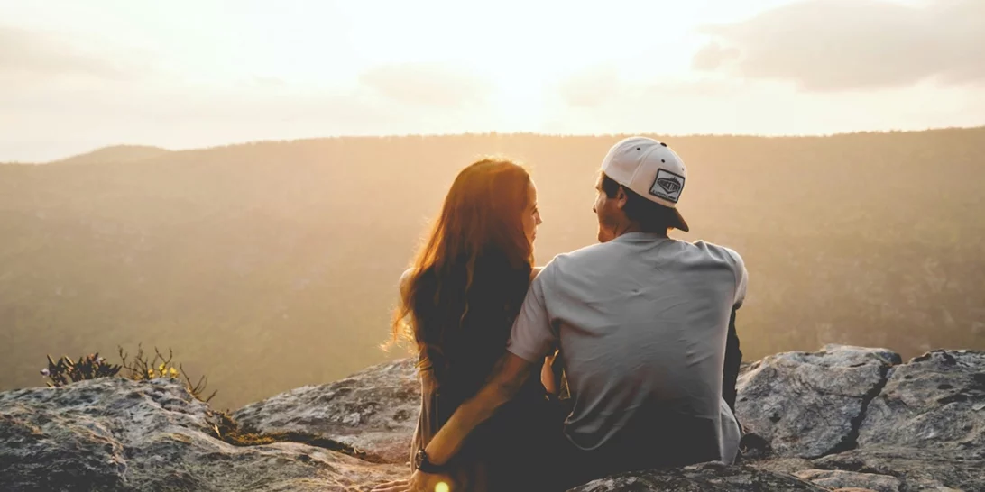 Σου αρέσει, αλλά δεν ξέρεις πώς να του το δείξεις; Μάθε πότε πρέπει να του στείλεις μήνυμα