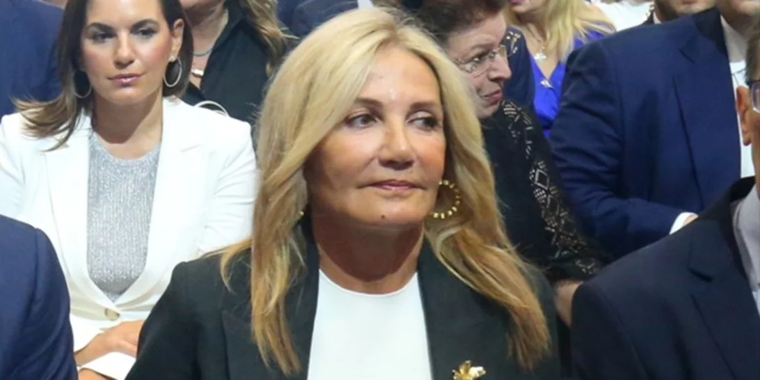 Μαρέβα Μητσοτάκη | Για φαγητό στην Ελεύθερνα Κρήτης με summer look - Η σπάνια φωτογραφία από τις φετινές της διακοπές