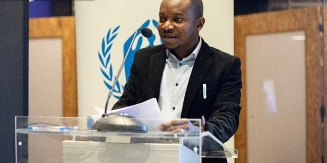 Η ιστορία του πρόσφυγα Ζυλιέν | Από τα παγκάκια της πλατείας Αμερικής, πρώτος στο πανεπιστήμιο και σήμερα επιχειρηματίας