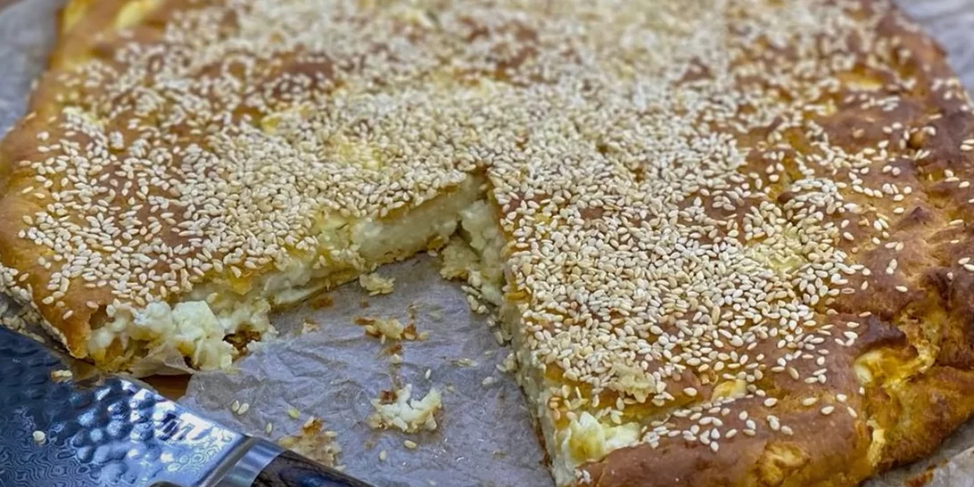 Παριανή τυρόπιτα με γιαούρτι χωρίς φύλλο από την Αργυρώ Μπαρμπαρίγου