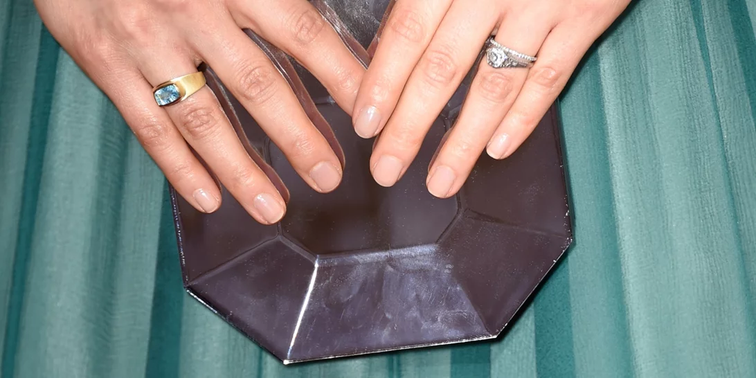 Japanese Manicure | Η τεχνική που κάνει τα γυμνά νύχια να γυαλίζουν σαν να φοράς top coat