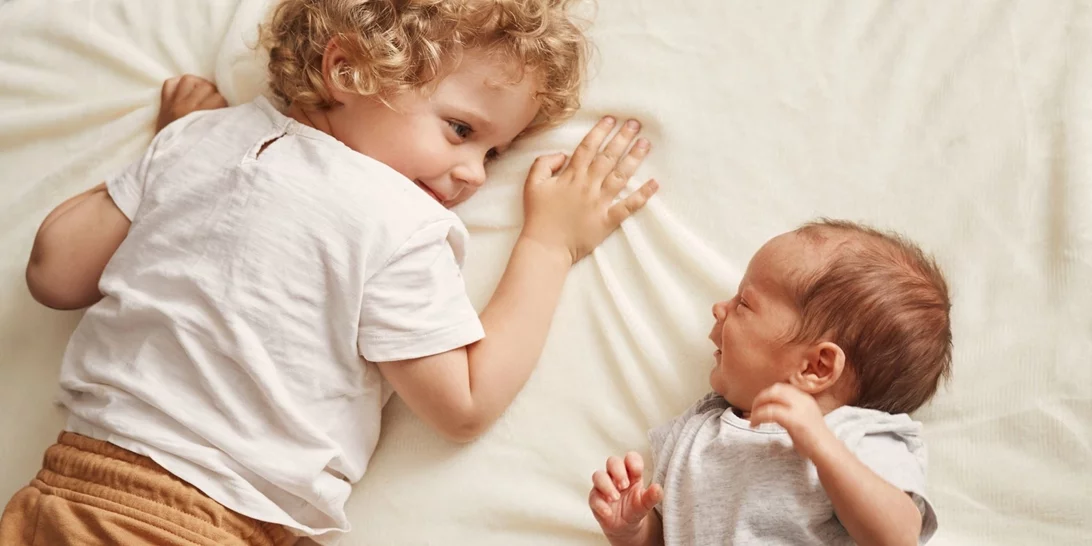 Ποια είναι η "καλή" διαφορά ηλικίας ανάμεσα στα αδέλφια; Η επιστήμη καταρρίπτει τους μύθους