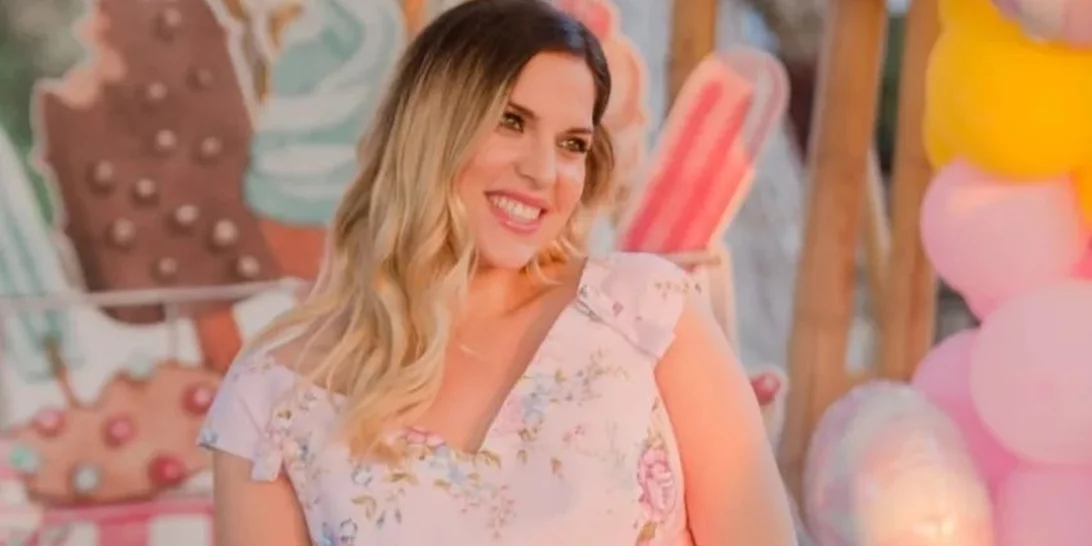 Η Μαντώ Γαστεράτου είναι η πιο γλυκιά μαμά | Η φωτογραφία που τη δείχνει να ετοιμάζει το γιο της για το σχολείο