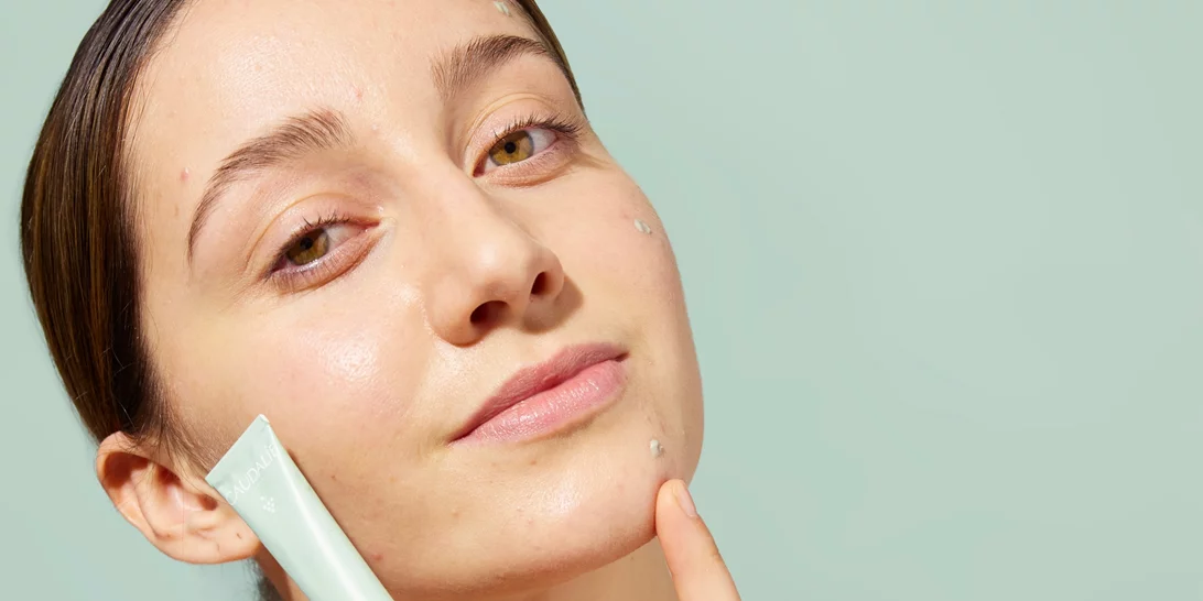 Εμφάνισες σπυράκι(α) ξαφνικά; Ξέρουμε ακριβώς τι να κάνεις για να τα "εξαφανίσεις"