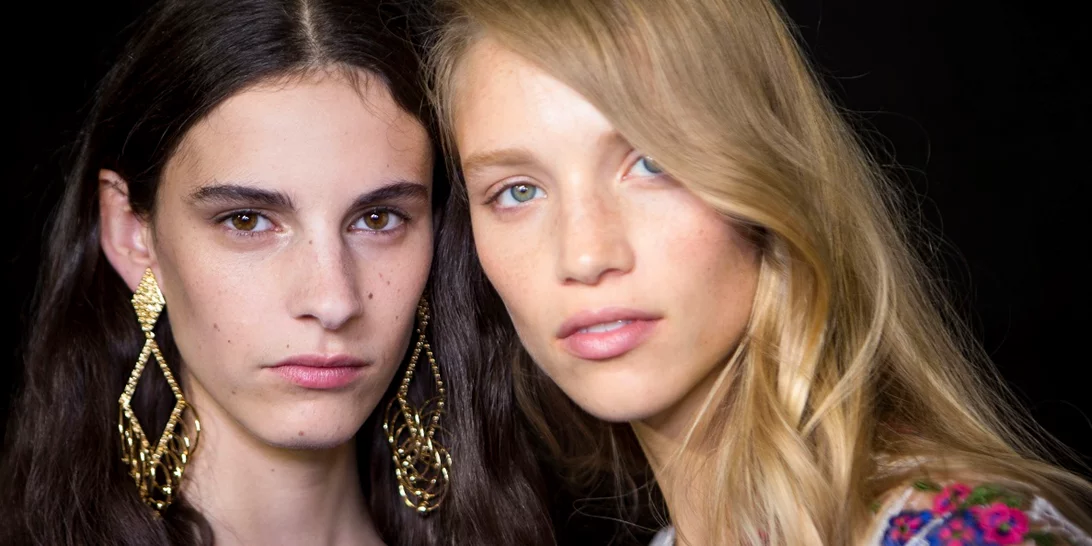 Πίστεψέ μας, αυτή θα είναι η μεγαλύτερη τάση στα χρώματα μαλλιών για το 2021