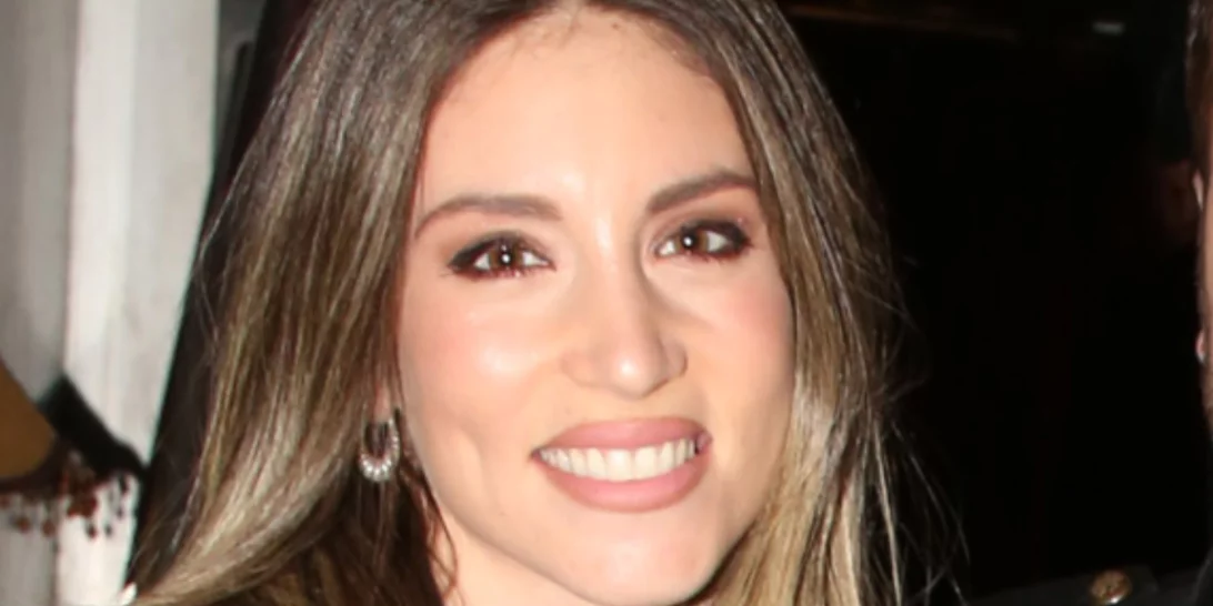 Αθηνά Οικονομάκου | Πιο ξανθιά από ποτέ στον όγδοο μήνα της εγκυμοσύνης της