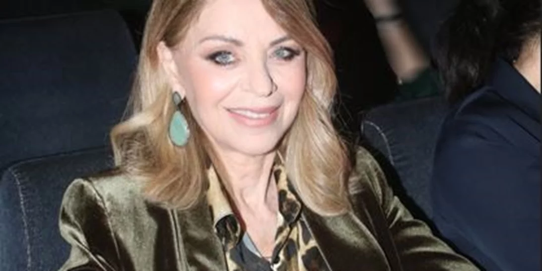 Η Έλλη Στάη με total leather look στην πιο πολυσυζητημένη παράσταση της Αθήνας