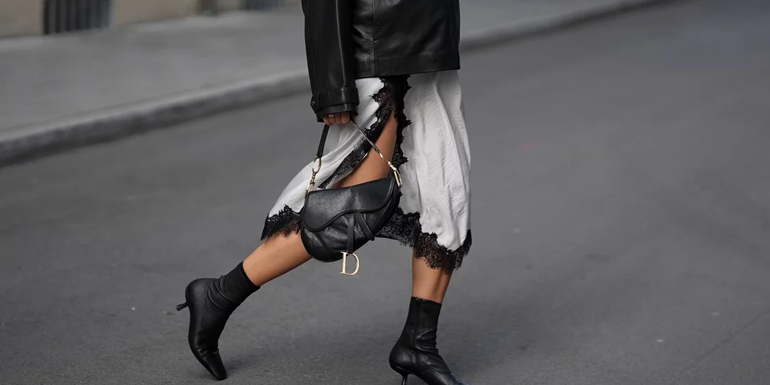 Τα βελούδινα μποτάκια από τη Stradivarius που θα φοράς στις all day εμφανίσεις σου