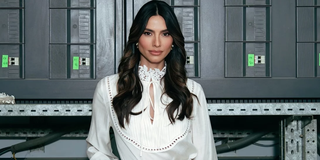 Η Ηλιάνα Παπαγεωργίου με τη floral φούστα από την Η&Μ που χρειάζεσαι την άνοιξη