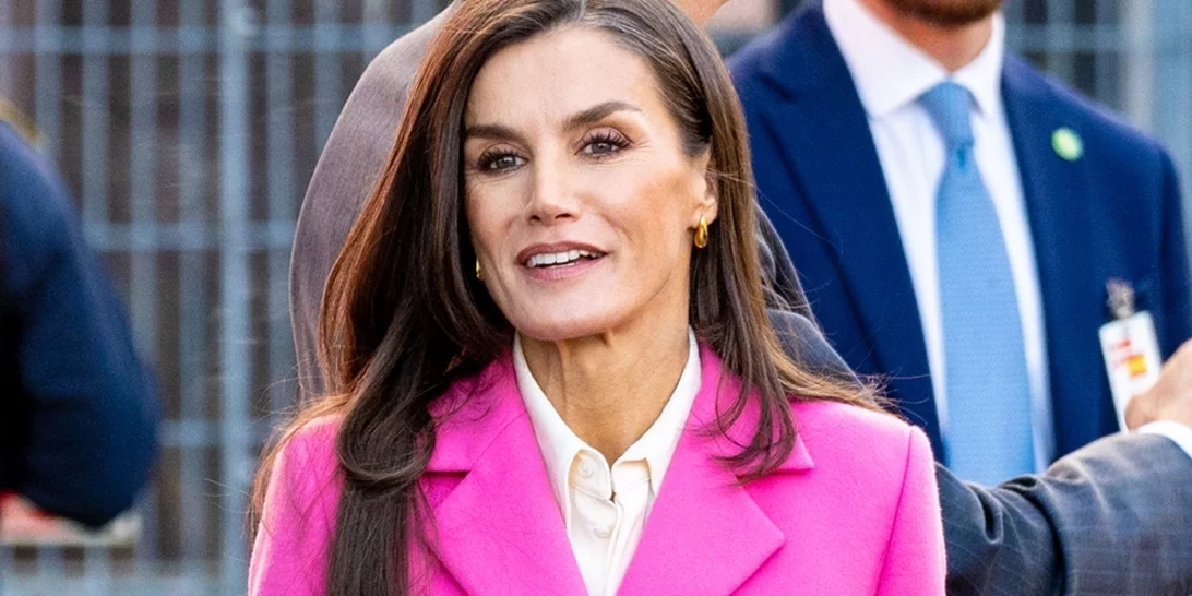 Βασίλισσα Letizia | Πώς συνδύασε με τον πιο ανοιξιάτικο τρόπο ένα καμηλό παλτό