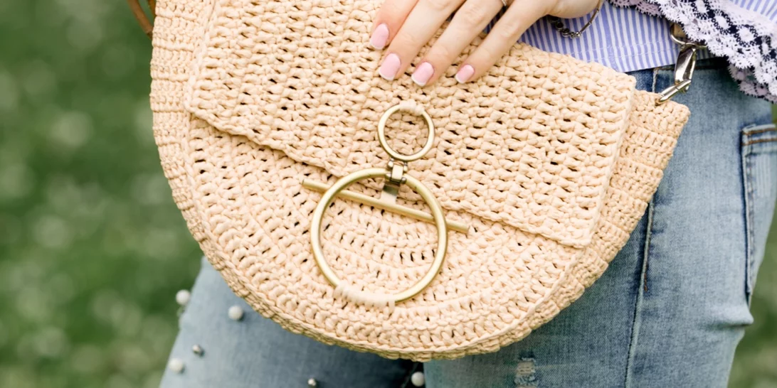 Το κομψό τσαντάκι από το Zara που μπορείς να κρατήσεις και πρωί και βράδυ