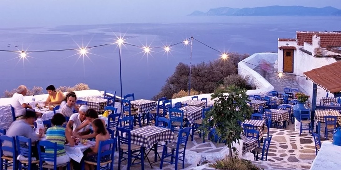 Mirror: Η Σκόπελος στις 10 πιο εμβληματικές κινηματογραφικές τοποθεσίες του κόσμου