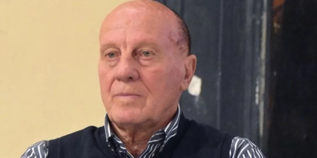 Κρίσιμες ώρες για τον Μίμη Δομάζο που υπέστη ανακοπή καρδιάς, ανήμερα των γενεθλίων του - Έγινε ανάταξη και νοσηλεύεται σε ΜΕΘ