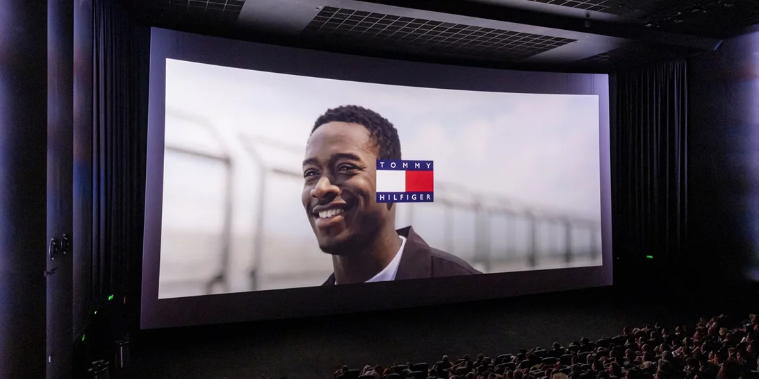 Tommy Hilfiger x F1- Η ΤΑΙΝΙΑ | Η πολυαναμενόμενη avant-première της Αθήνας γεμάτη μόδα, racing vibes και κινηματογραφική αίγλη