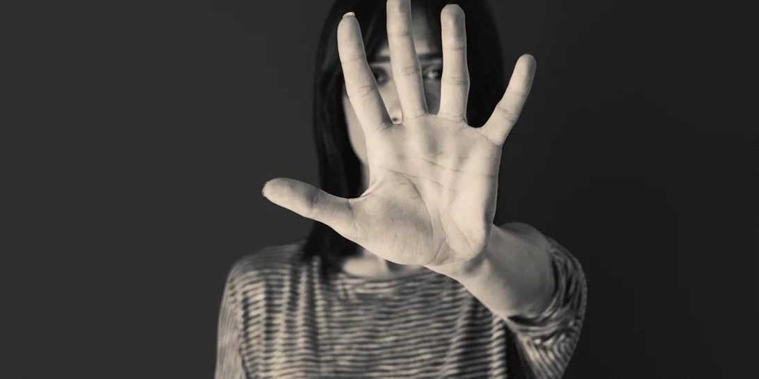 Ακόμα μια γυναικοκτονία | Αγριο έγκλημα στην Ιεράπετρα - Δολοφόνησε τη σύζυγό του με πολλαπλές μαχαιριές και απειλεί να αυτοκτονήσει