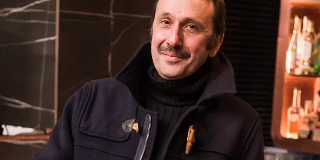 Ρένος Χαραλαμπίδης | Η μητέρα μου δεν μπορούσε να κάνει παιδί, ντρεπόμουν να πω ότι γεννήθηκα από ένα τάμα