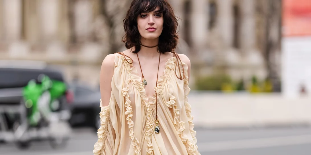 7 midi φορέματα από τη Massimo Dutti για τα γήινα μονοχρωματικά looks της άνοιξης