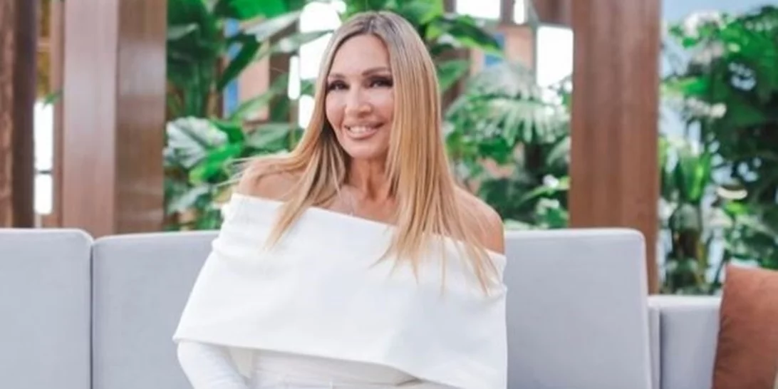 Η Ελένη Πετρουλάκη με total white look | Η παντελόνα που έκανε τη διαφορά