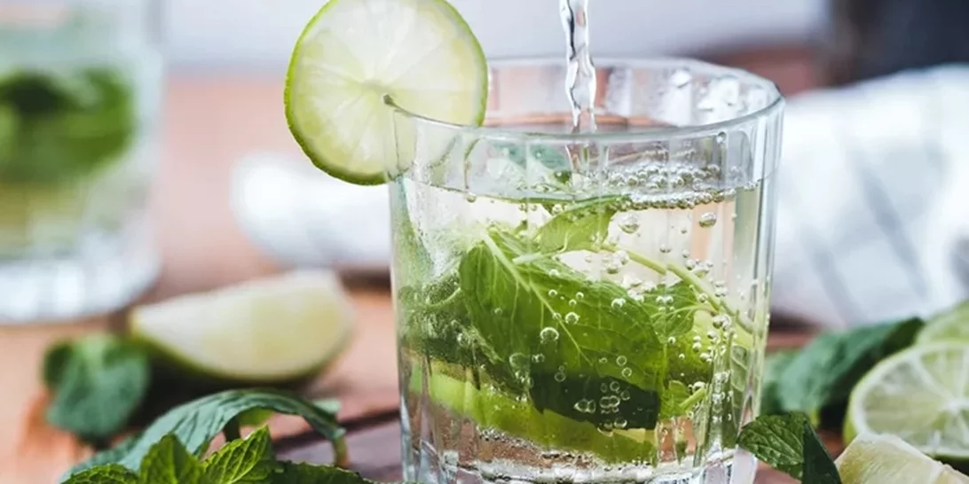 Οι δροσιστικές ιδιότητες των βοτάνων | Ποια να προτιμήσεις τις ζεστές μέρες