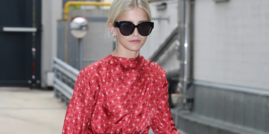 Η διαχρονική σαγήνη του κόκκινου φορέματος | Τα πιο κομψά items για τις φετινές γιορτές